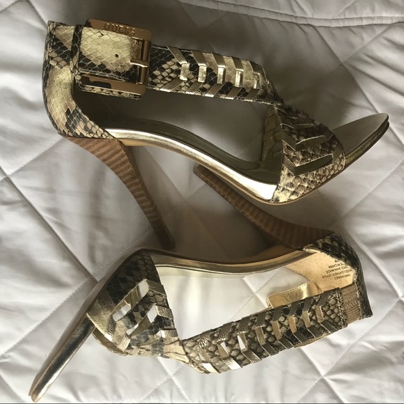 GUESS 5 INCH SANDALS - Picture 4 of 8